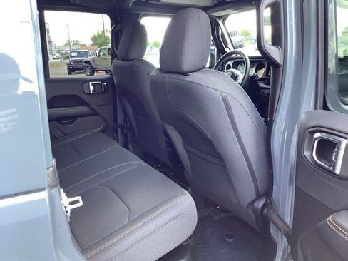 Used 2025 Jeep Wrangler Unlimited Sahara AWD/4WD image 36