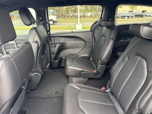 New 2026 Chrysler Pacifica Select w/ S Appearance Package image 29