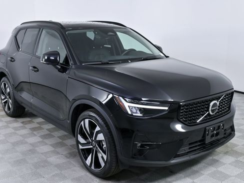 Certified 2025 Volvo XC40 B5 Plus image 27