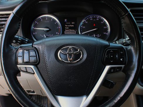 Used 2018 Toyota Highlander Limited image 20