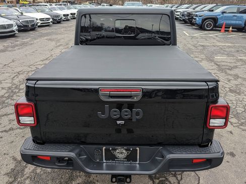 Used 2022 Jeep Gladiator Sport image 8