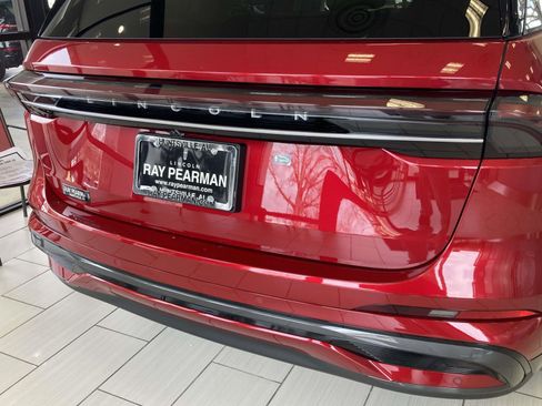 Used 2026 Lincoln Nautilus Reserve image 3