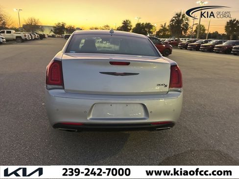 Used 2021 Chrysler 300 S image 5