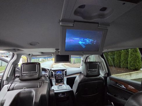 Used 2017 Cadillac Escalade ESV Luxury image 13