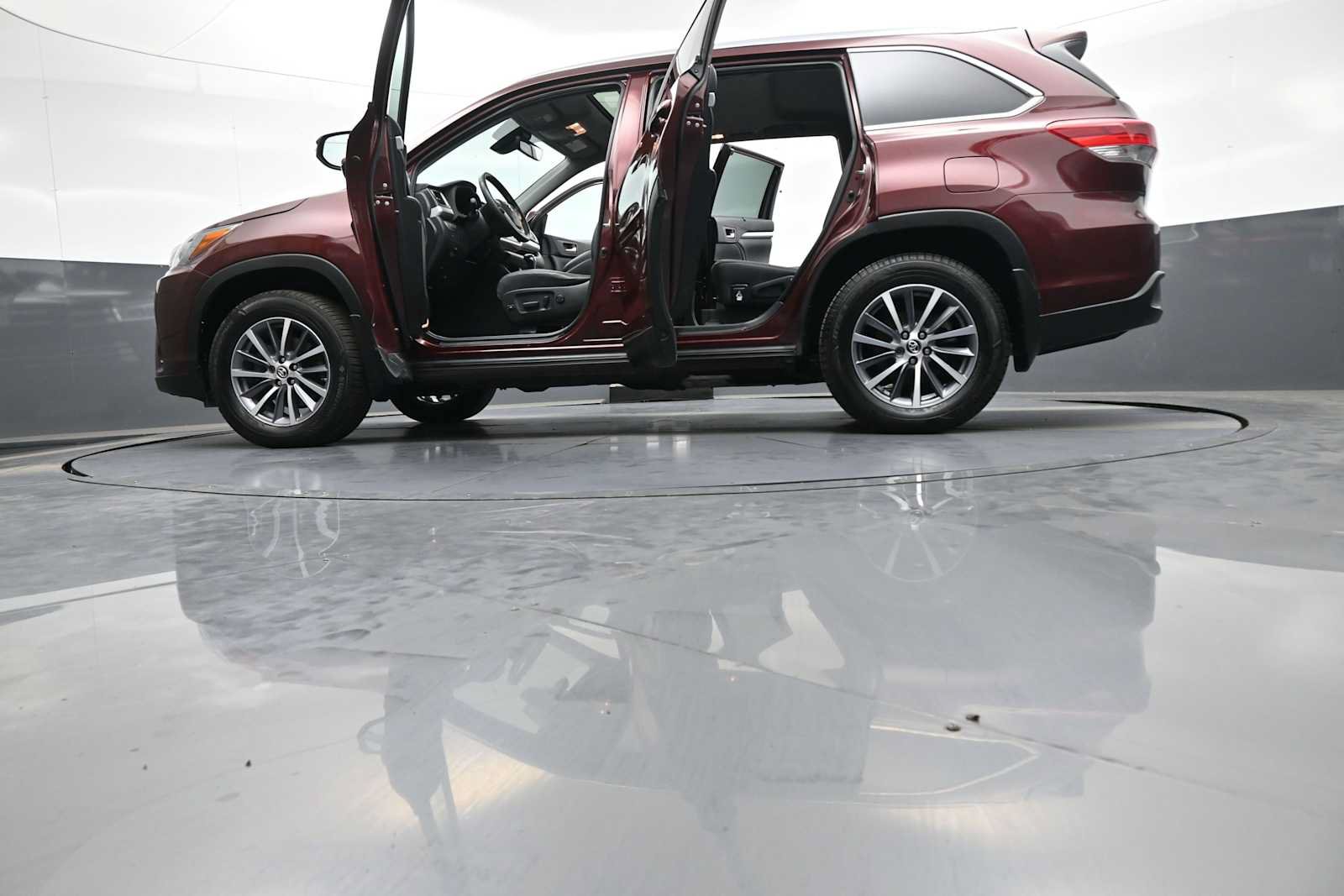Used 2019 Toyota Highlander XLE w/ Protection Package #3 AWD/4WD image 50