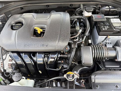 Used 2020 Hyundai Elantra SE FWD image 10