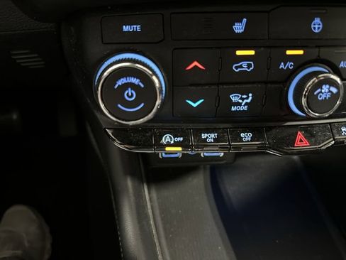 Used 2023 Dodge Durango SXT AWD/4WD image 31