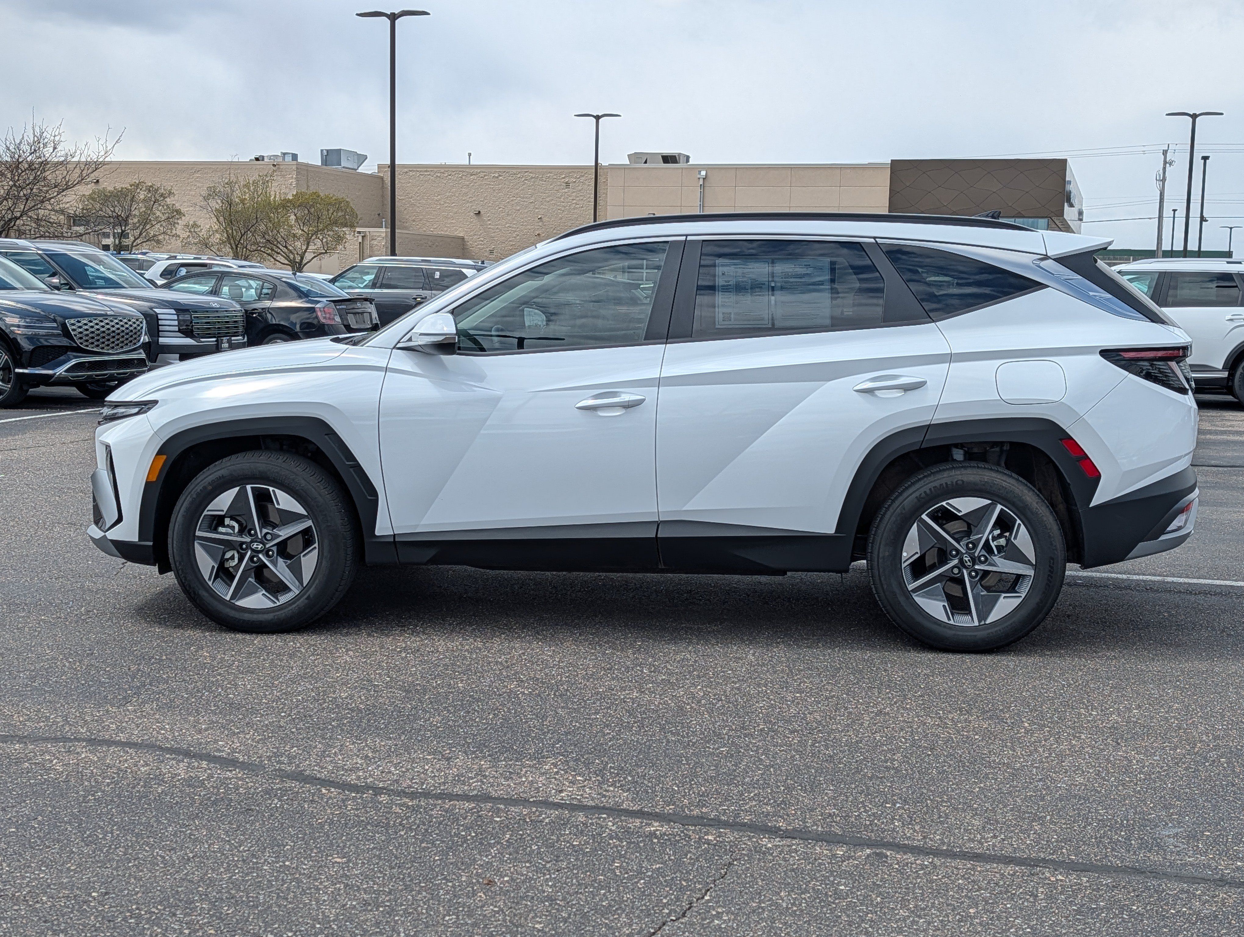 Certified 2025 Hyundai Tucson SEL AWD/4WD image 2