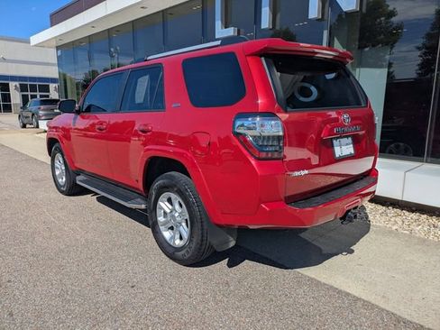 Used 2022 Toyota 4Runner SR5 Premium w/ Moonroof Package RWD image 11