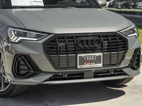 Certified 2025 Audi Q3 2.0T Premium w/ Convenience Package image 3