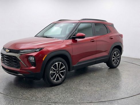 Used 2025 Chevrolet TrailBlazer LT image 3