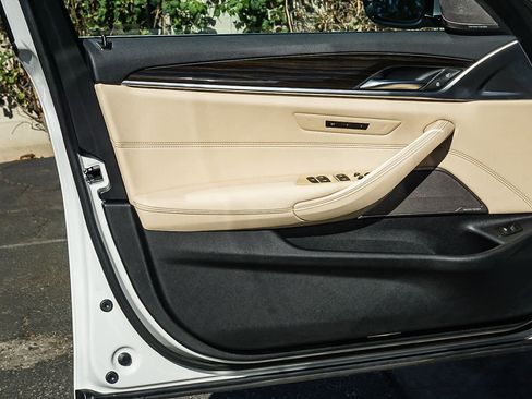 Certified 2023 BMW 530i w/ Premium Package image 22