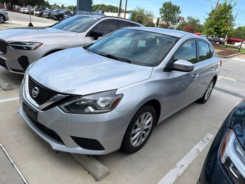 Used 2019 Nissan Sentra SV FWD image 3
