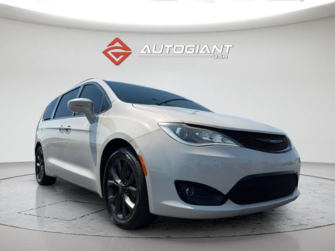 Used 2019 Chrysler Pacifica Limited w/ S Appearance Package FWD image 18