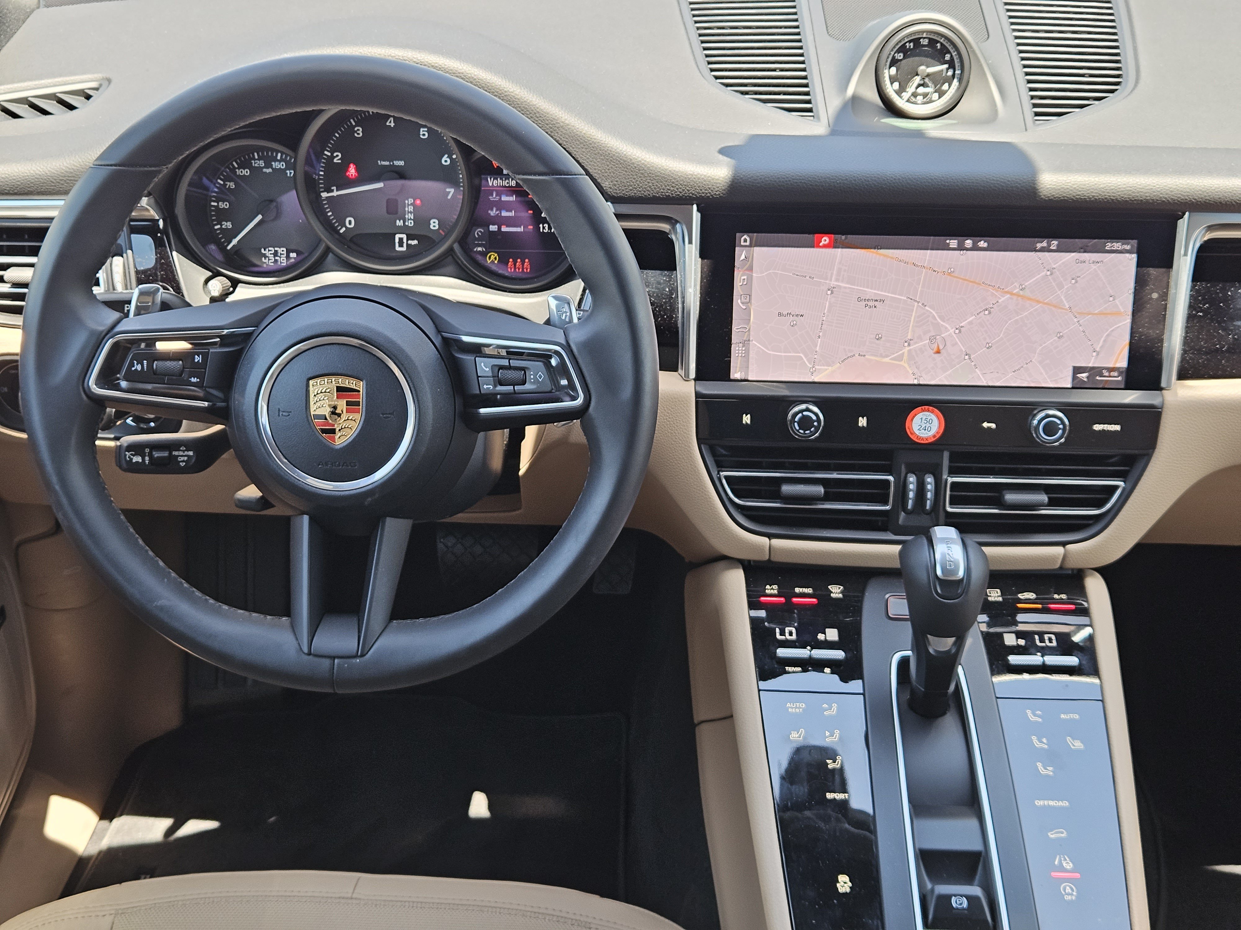 Certified 2026 Porsche Macan AWD/4WD image 27