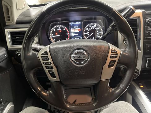 Used 2016 Nissan Titan SL image 29