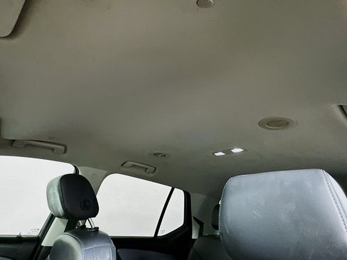 Used 2018 Chevrolet Traverse Premier w/ Driver Confidence II Package FWD image 11