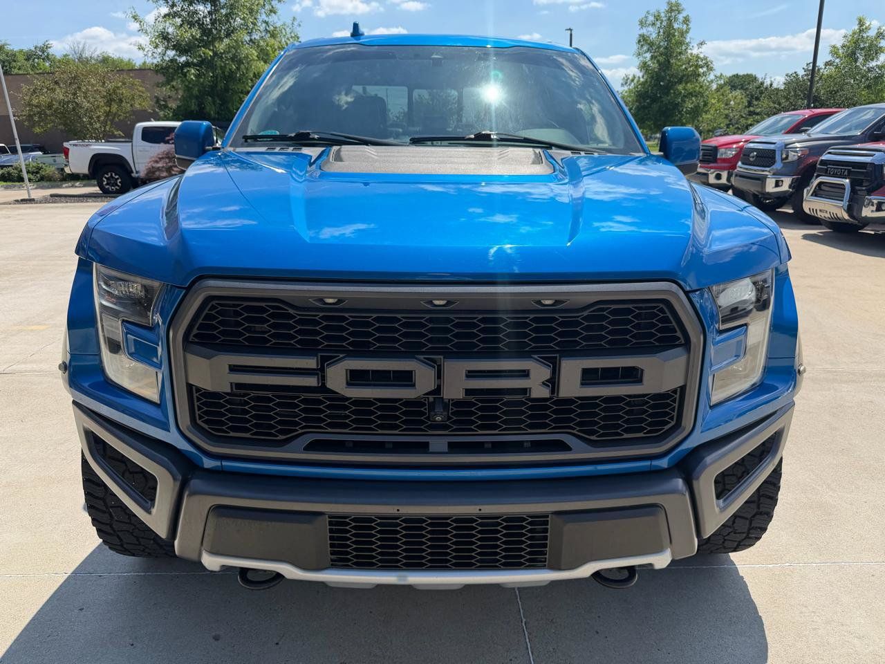 Used 2019 Ford F150 Raptor w/ Equipment Group 802A Luxury AWD/4WD image 2