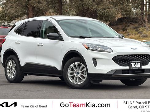 Used 2022 Ford Escape SE image 1