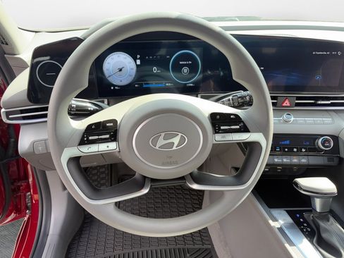 Used 2024 Hyundai Elantra SEL FWD image 10