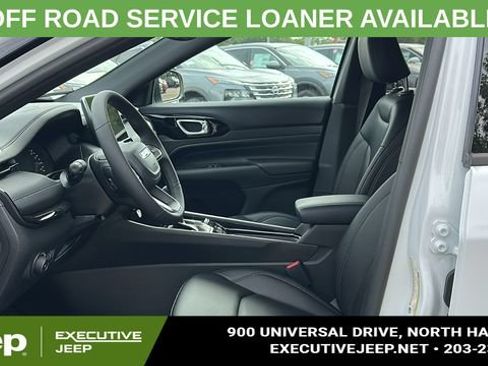 Used 2025 Jeep Compass Limited w/ Sun & Sound Group AWD/4WD image 10