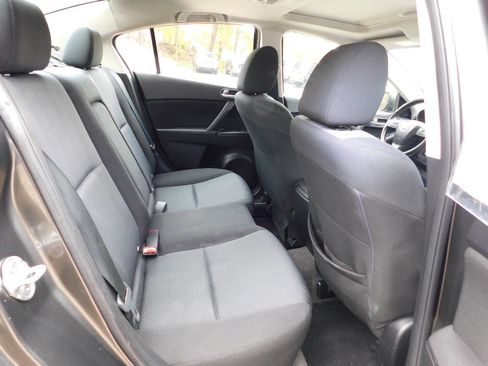 Used 2010 MAZDA MAZDA3 i Touring image 17