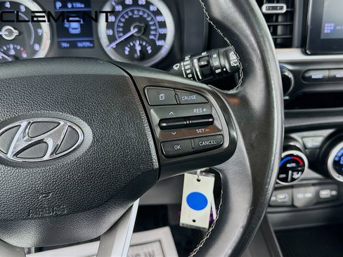 Used 2022 Hyundai Venue SEL w/ Cargo Package FWD image 17