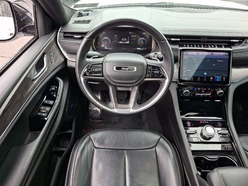 Used 2022 Jeep Grand Cherokee Overland AWD/4WD image 11