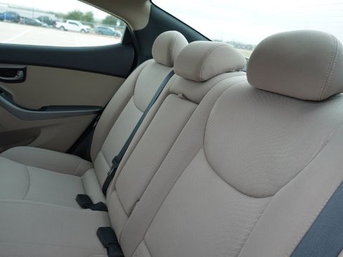 Used 2015 Hyundai Elantra SE image 24