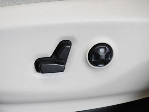 Used 2017 Chrysler Pacifica Touring Plus FWD image 22