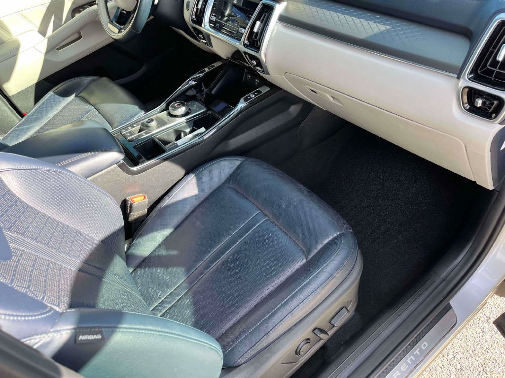Used 2023 Kia Sorento SX Prestige w/ Panoramic Sunroof Package AWD/4WD image 12