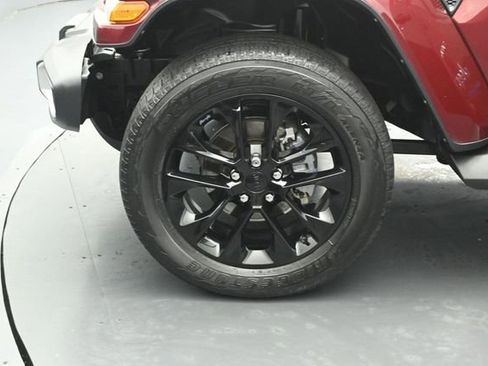 Used 2021 Jeep Wrangler Unlimited Sahara w/ Cold Weather Group AWD/4WD image 36