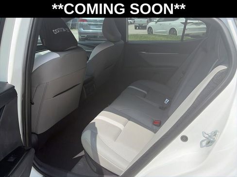 Used 2025 Toyota Camry SE w/ Convenience Package FWD image 9
