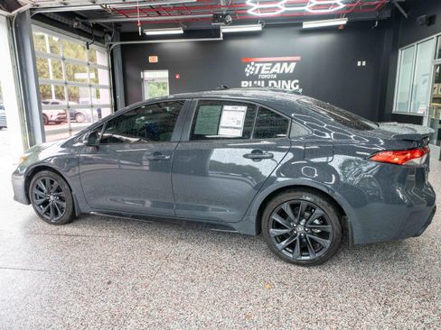 Used 2025 Toyota Corolla SE w/ SE Premium Package image 2