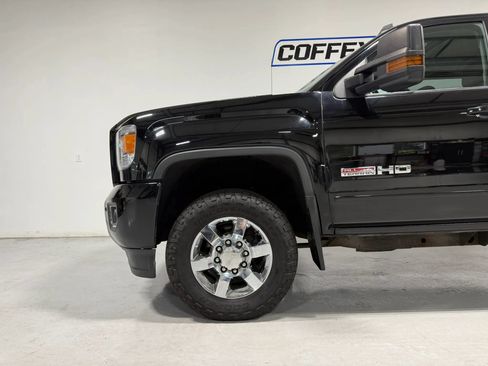 Used 2019 GMC Sierra 2500 SLT w/ Duramax Plus Package AWD/4WD image 10