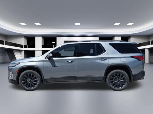 Used 2023 Chevrolet Traverse RS FWD image 2