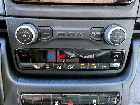 Used 2025 RAM ProMaster 2500 w/ Convenience Group FWD image 16