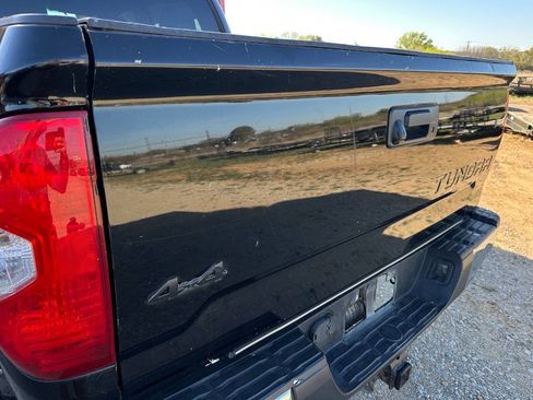 Used 2017 Toyota Tundra SR5 w/ SR5 Upgrade Package image 38