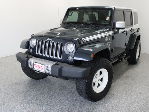 Used 2017 Jeep Wrangler Unlimited Sahara w/ Quick Order Package 24E Chief AWD/4WD image 2