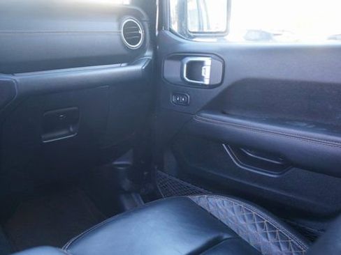 Used 2021 Jeep Gladiator Overland image 39