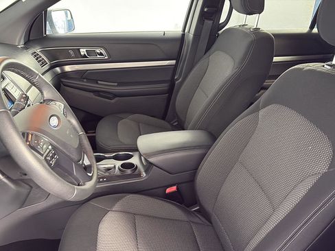 Used 2018 Ford Explorer XLT image 23