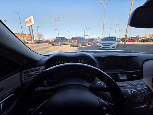 Used 2011 INFINITI M56 x w/ Deluxe Touring Pkg image 26