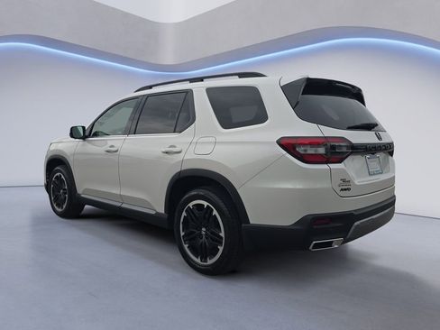 New 2026 Honda Pilot Touring image 3
