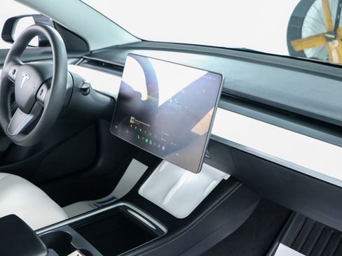 Used 2023 Tesla Model 3 Standard Range RWD image 23