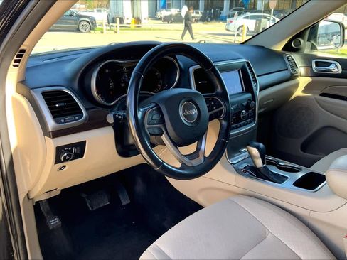 Used 2018 Jeep Grand Cherokee Laredo image 16
