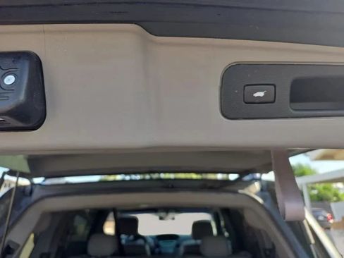 Used 2010 Honda Pilot Touring image 42