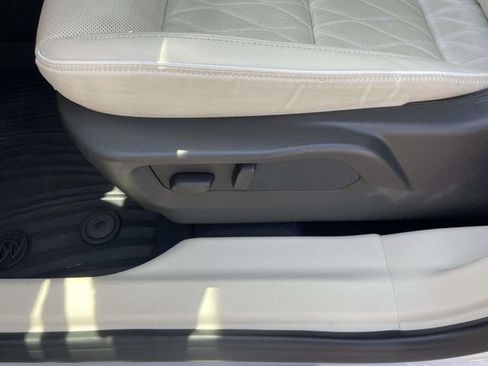 Certified 2023 Buick Envision Avenir AWD/4WD image 13