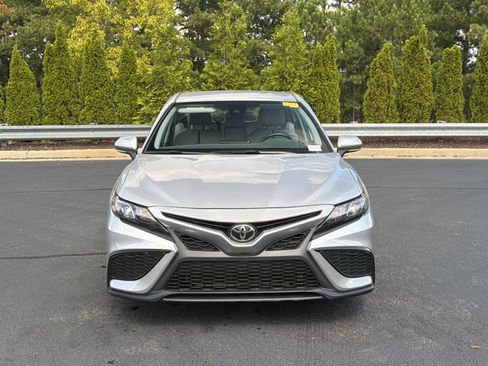 Used 2022 Toyota Camry SE FWD image 9