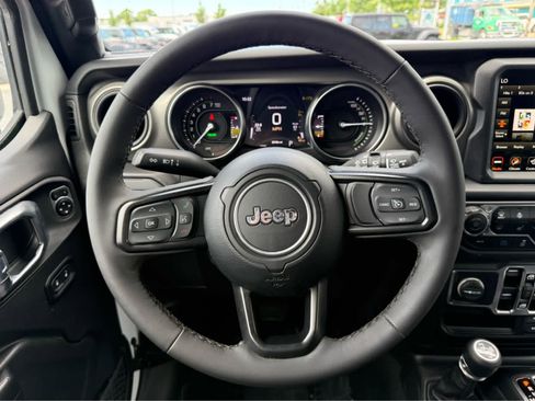 Used 2023 Jeep Wrangler Unlimited w/ Sun & Screen Package AWD/4WD image 19