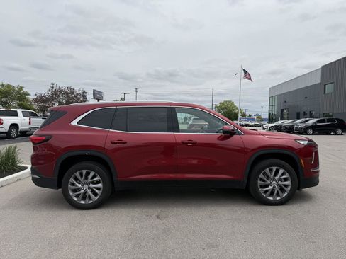 Used 2025 Buick Enclave Preferred AWD/4WD image 2
